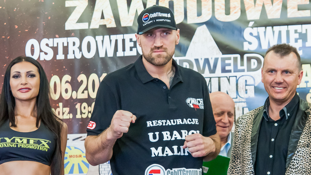Jest już pewne, że 4 listopada w Kazaniu dojdzie do walki o pas WBC Silver wagi ciężkiej pomiędzy Aleksandrem Powietkinem (29-1, 21 KO) i Mariuszem Wachem (31-1, 17 KO) - poinformował na Twitterze Przemek Garczarczyk, dziennikarz Fightnews.com.