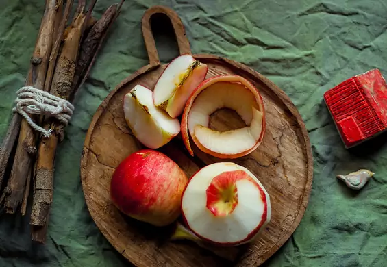 Jabłko – owoc zero waste. Cztery ciekawe sposoby na wykorzystanie skórek i gniazd nasiennych