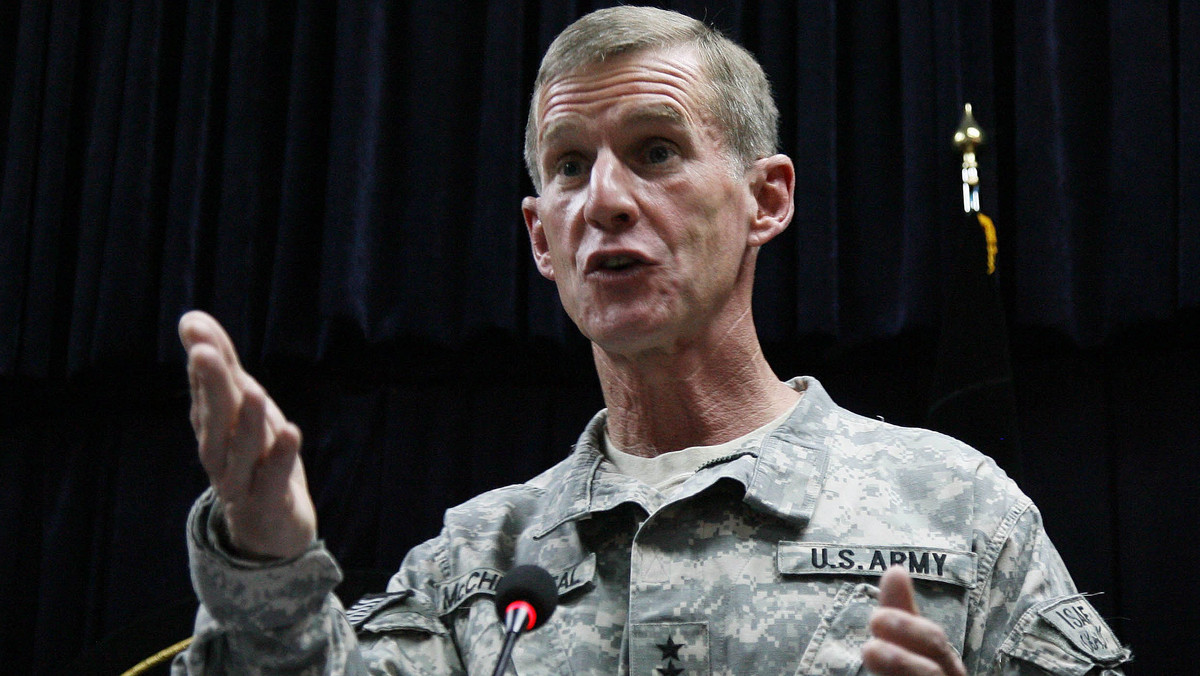 Los najwyższego rangą dowódcy amerykańskiego w Afganistanie zależy od dzisiejszego spotkania z prezydentem Barackiem Obamą, który był "zły" po przeczytaniu krytycznych i złośliwych uwag, jakie generał wygłosił na temat członków jego gabinetu. Źródła z Pentagonu poinformowały, że generał Stanley McChrystal prawdopodobnie złoży rezygnację.