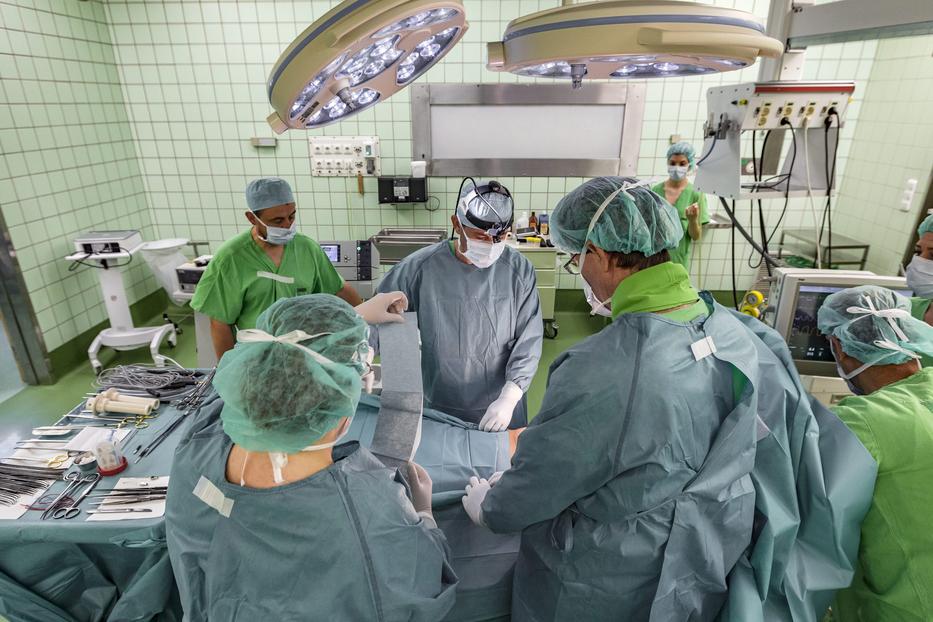 Bizonyos műtétekre akár fél évet kell várni (képünk illusztráció) /Fotó: MTI/ Szigetváry Zsolt