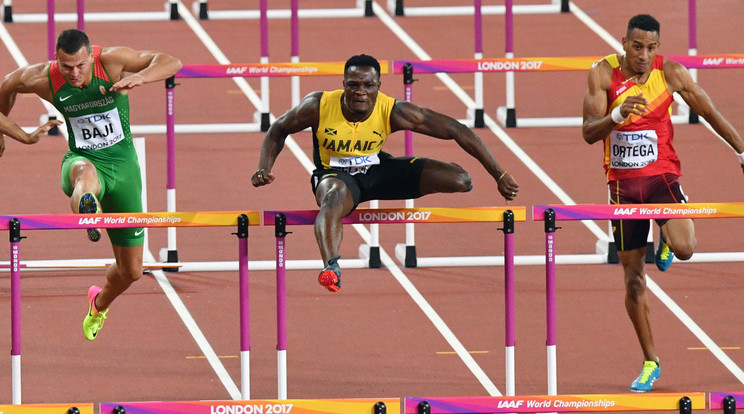 Baji Balázs (mellette 
a győztes, a jamaicai 
Omar McLeod) hajrája 
fergeteges volt /Fotó: AFP