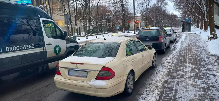 ITD dokonała zaskakującego odkrycia. Kierowca taksówki jeździł jak gdyby nigdy nic