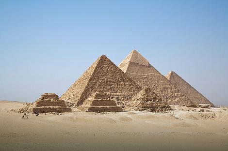 Piramide na platou Gize
