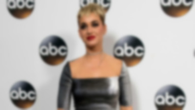 Katy Perry w dziwnej sukni na prezentacji ramówki ABC. To cerata czy karimata?