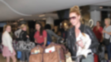 Katherine Heigl ze stosem walizek na lotnisku