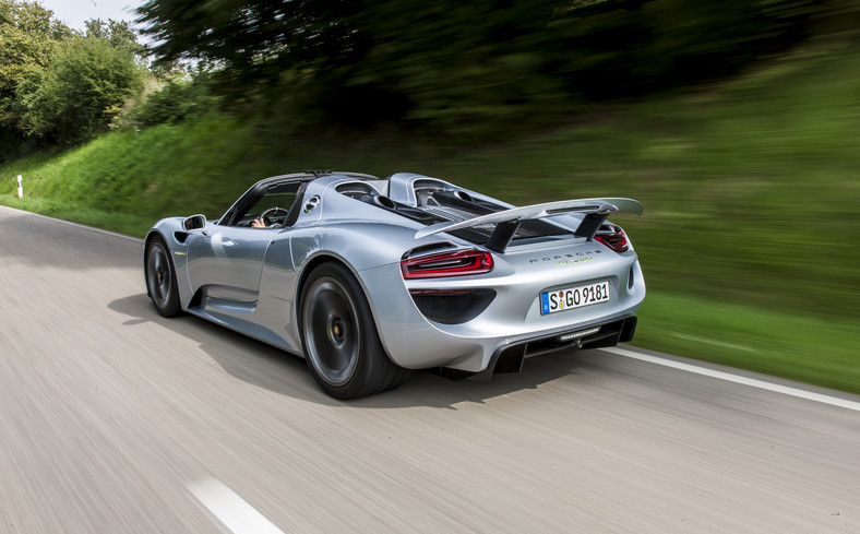 887 KM - Porsche 918 Spyder