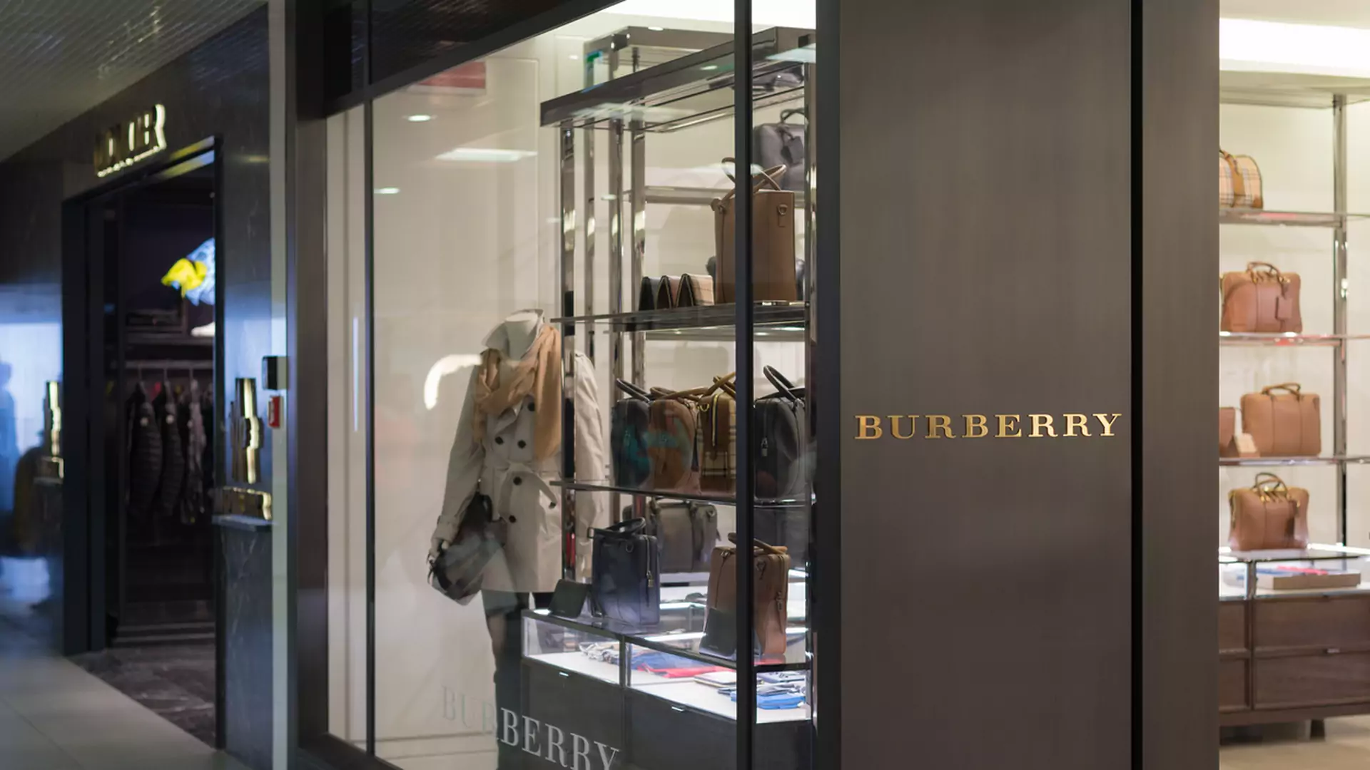 "Luksusowa marka nie uznaje przecen". Burberry niszczy ubrania o wartości 38 mln dolarów