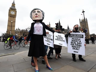 Pro EU protesters demonstrate against Brexit outside parliament