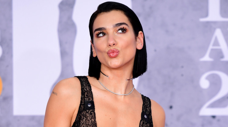 Dua Lipa egy gyerekkori képével kívánt boldog anyák napját /Fotó: Northfoto