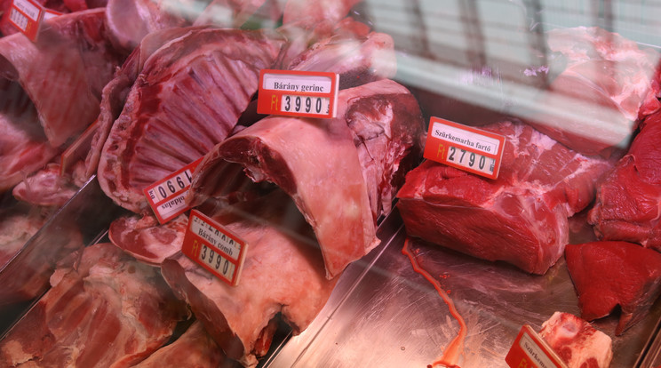 A friss húsokat nem szabad lefagyasztani, így szabad csak árulni / Fotó: RAS archiv