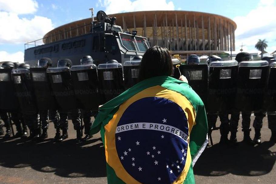 Na rok przed mundialem Brazylijczycy protestują na ulicach miast