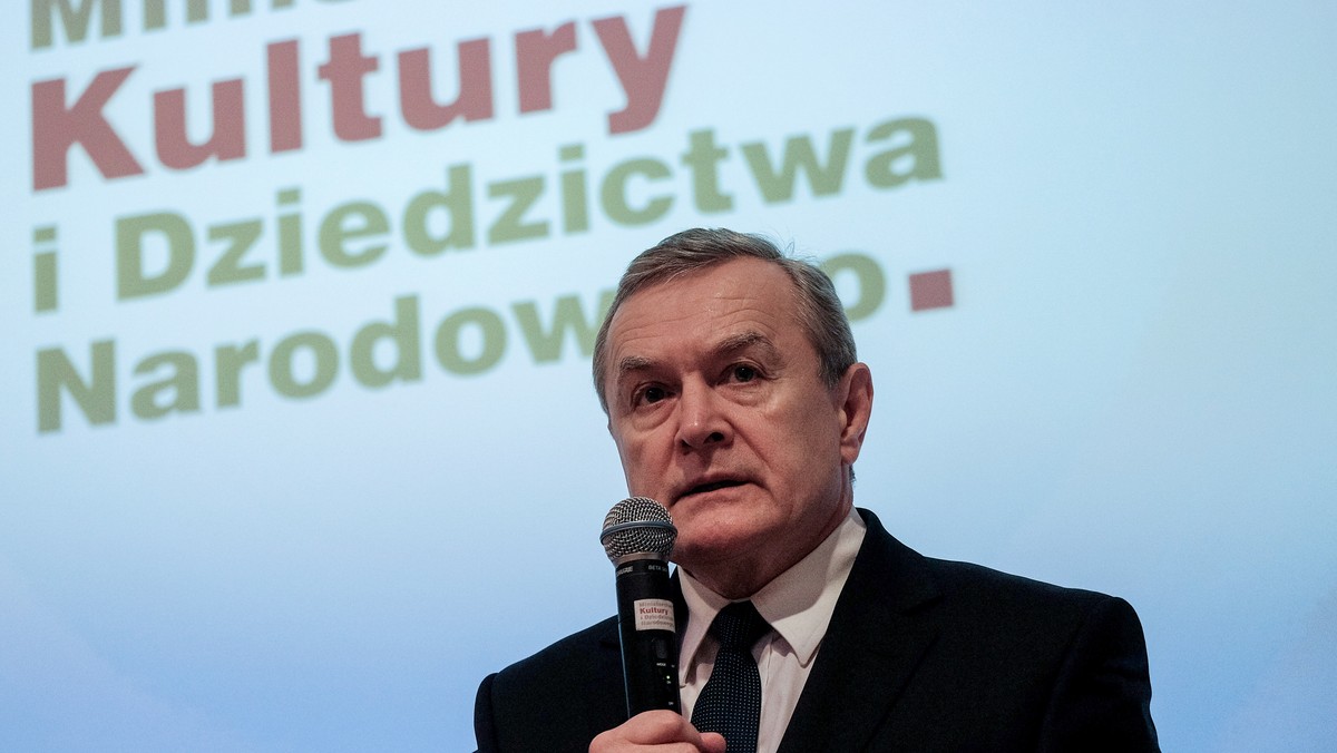 Część przedmiotów, zebranych podczas zbiórki pamiątek zorganizowanej przez Muzeum Historii Polski (MHP) pod hasłem "Małe Wielkie Historie" pokazana została w stołecznej Galerii Kordegarda. Wystawę oglądać będzie można od 11 do 16 listopada.