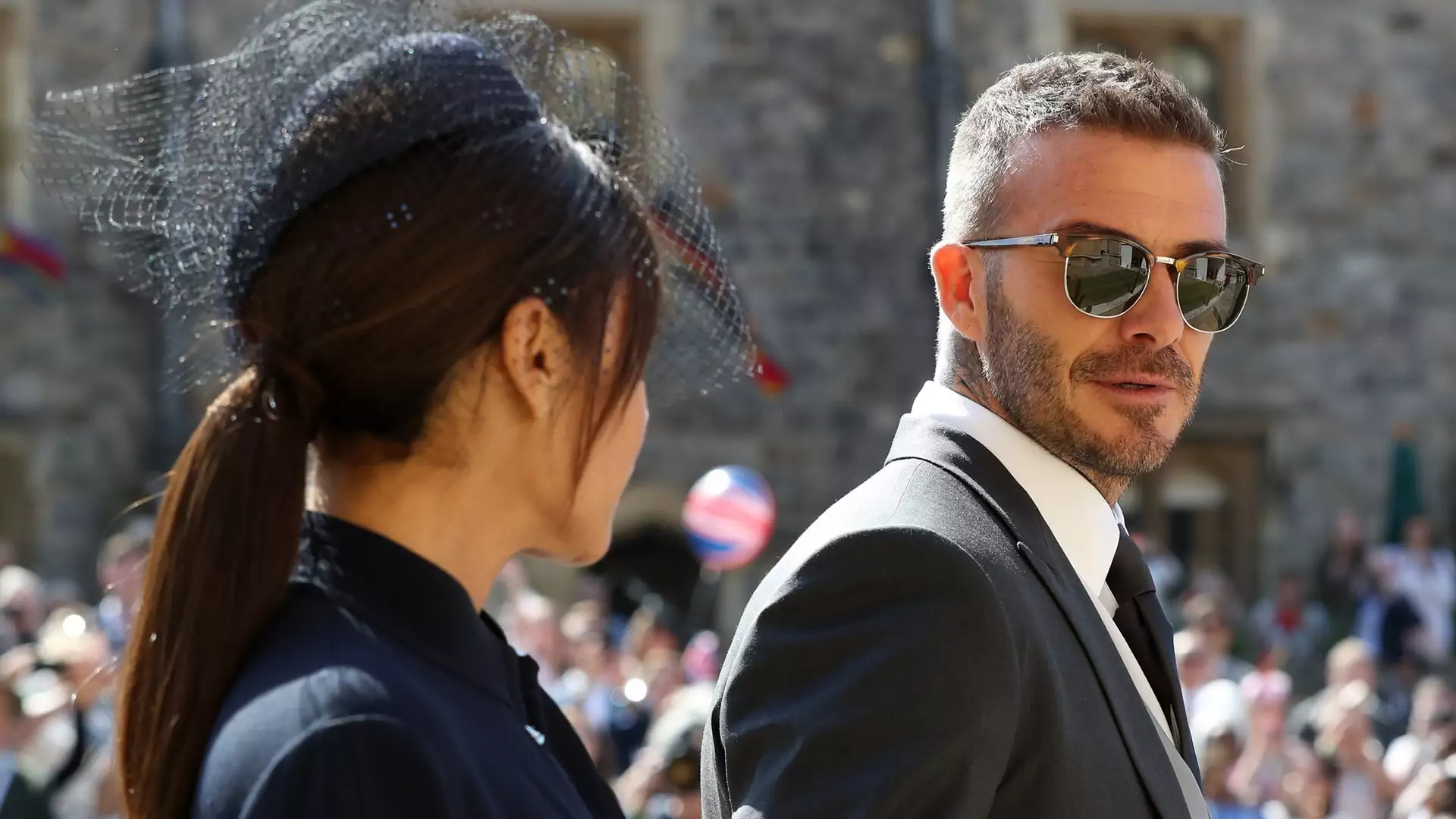Stylówki gwiazd na Royal Wedding. David Beckham kradnie show