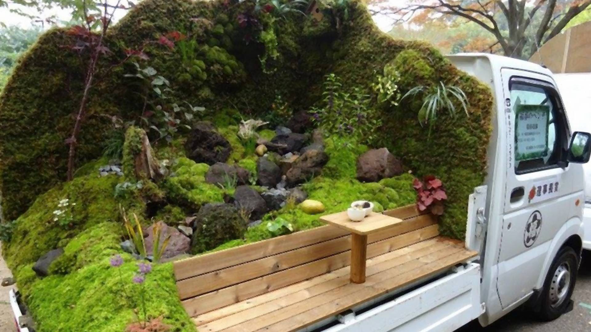 Japanci se takmiče ko će u prikolici da napravi lepši vrt - rezultat je s druge planete