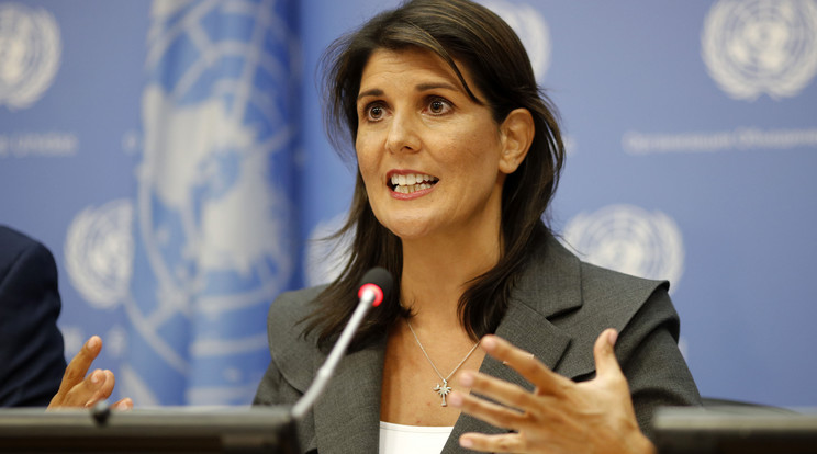 Nikki Haley lemondott