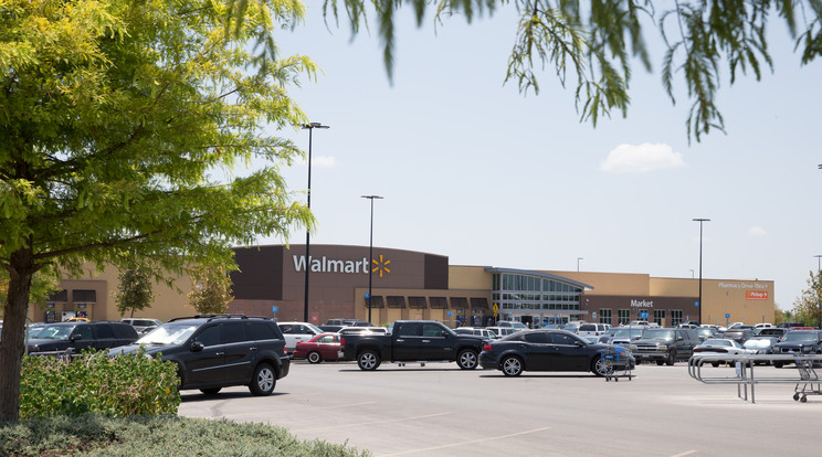 Egy Walmart áruház parkolójában találtak rá a kamionra /Fotó: AFP