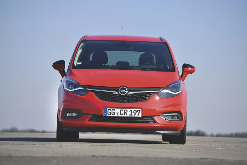 Porównanie: Ford Grand C-Max, Opel Zafira, Renault Grand Scenic, Volkswagen Touran