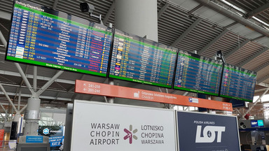 Widok tablicy na lotnisku Chopina zaskoczył pasażerów. Enter Air uspokaja