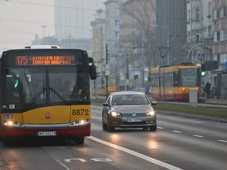 Najczęściej za bilety komunikacji miejskiej nie płacą mężczyźni 