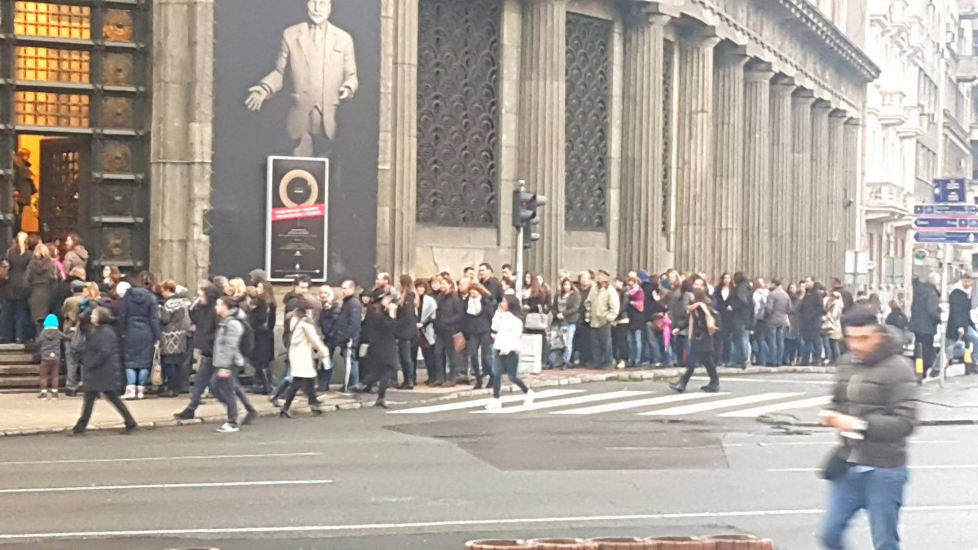 Ima nade: Red ispred muzeja u Beogradu vraća veru u kulturu