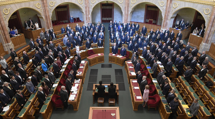 Képviselők az őszi ülésszak kezdetén az országgyűlés plenáris ülésén 2019. október 21-én /Fotó: MTI/Kovács Tamás