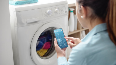 Nie jesteś w łazience, a włączasz pranie, rewelacja na rynku — pralki sterowane smartfonem