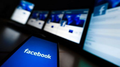 Fikcyjne, krzykliwe i kłamliwe posty zalewają Facebooka