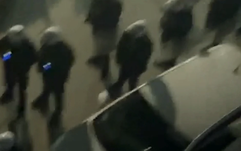 Policija ispred Informera