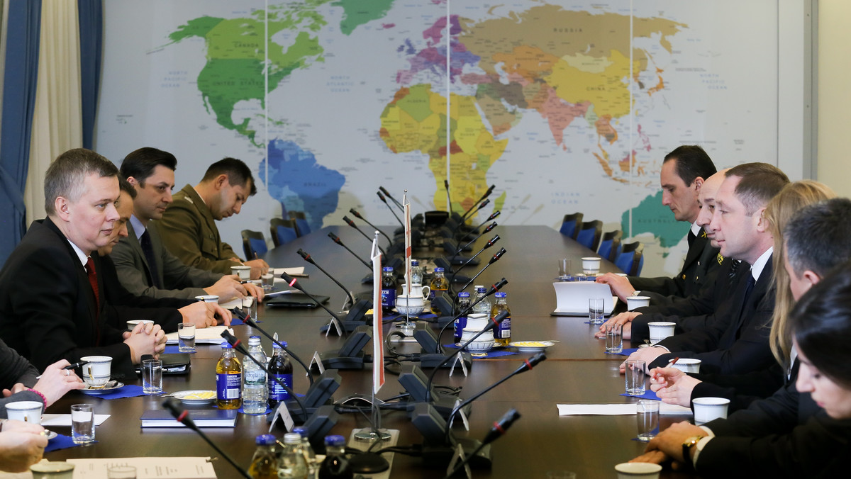 Integracja Gruzji z UE i NATO oraz dwustronna polsko-gruzińska współpraca wojskowa były tematami spotkania ministra obrony Tomasza Siemoniaka z goszczącymi w Warszawie politykami gruzińskimi.