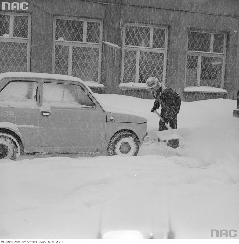 To był śnieg! Zobaczcie archiwalne zdjęcia Zimy Stulecia