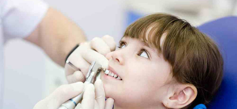 Wizyta u dentysty nie musi być dla dziecka traumatycznym przeżyciem