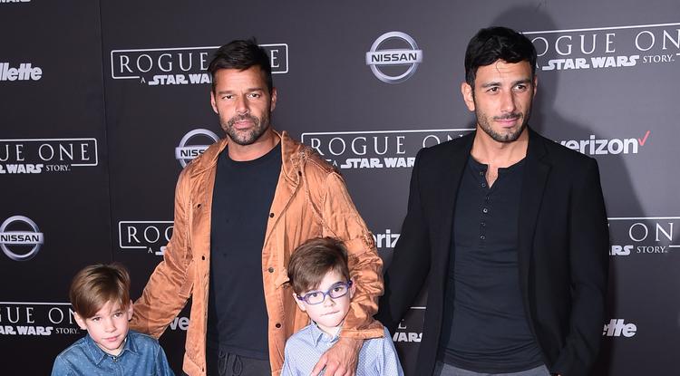 Ricky Martin és Jwan Yosef 2016-ban jegyezték el egymást, amikor az énekes térdre ereszkedett, és azt mondta Yosefnak: Van számodra valamim!