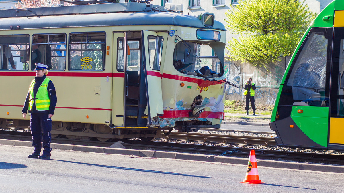 POZNAŃ WYPADEK ZDERZENIE 3 TRAMWAJÓW (Tramwaje na miejscu wypadku)