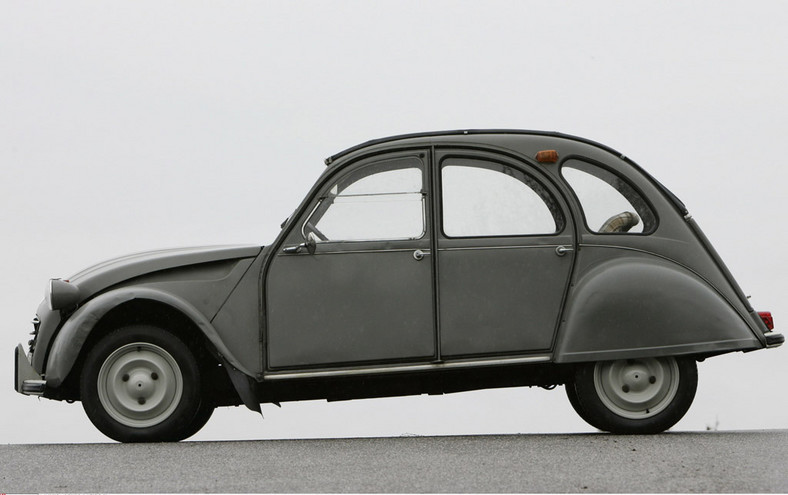 Citroen 2CV: cztery koła pod parasolką