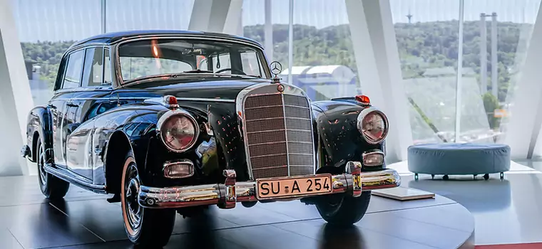 Mercedes 300 Konrada Adenauera w muzeum marki w Stuttgarcie