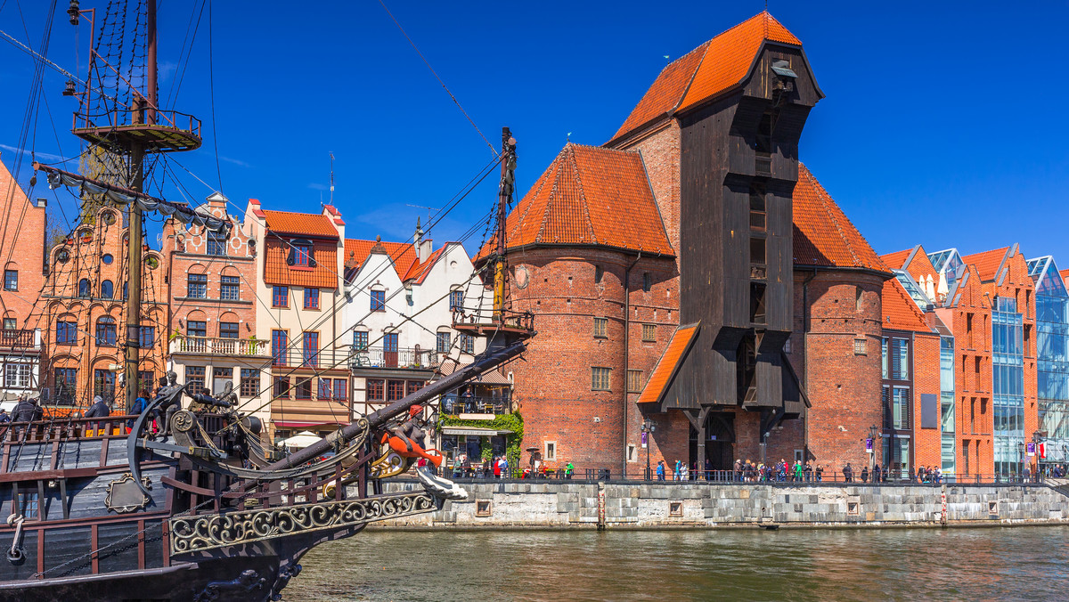 Żuraw w Gdańsku to zaraz obok fontanny Neptuna jeden z symboli miasta. Jest to największy i najstarszy zachowany dźwig portowy średniowiecznej Europy. To też jedna z bram Gdańska.