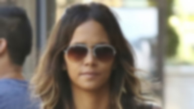 Młoda i piękna Halle Berry