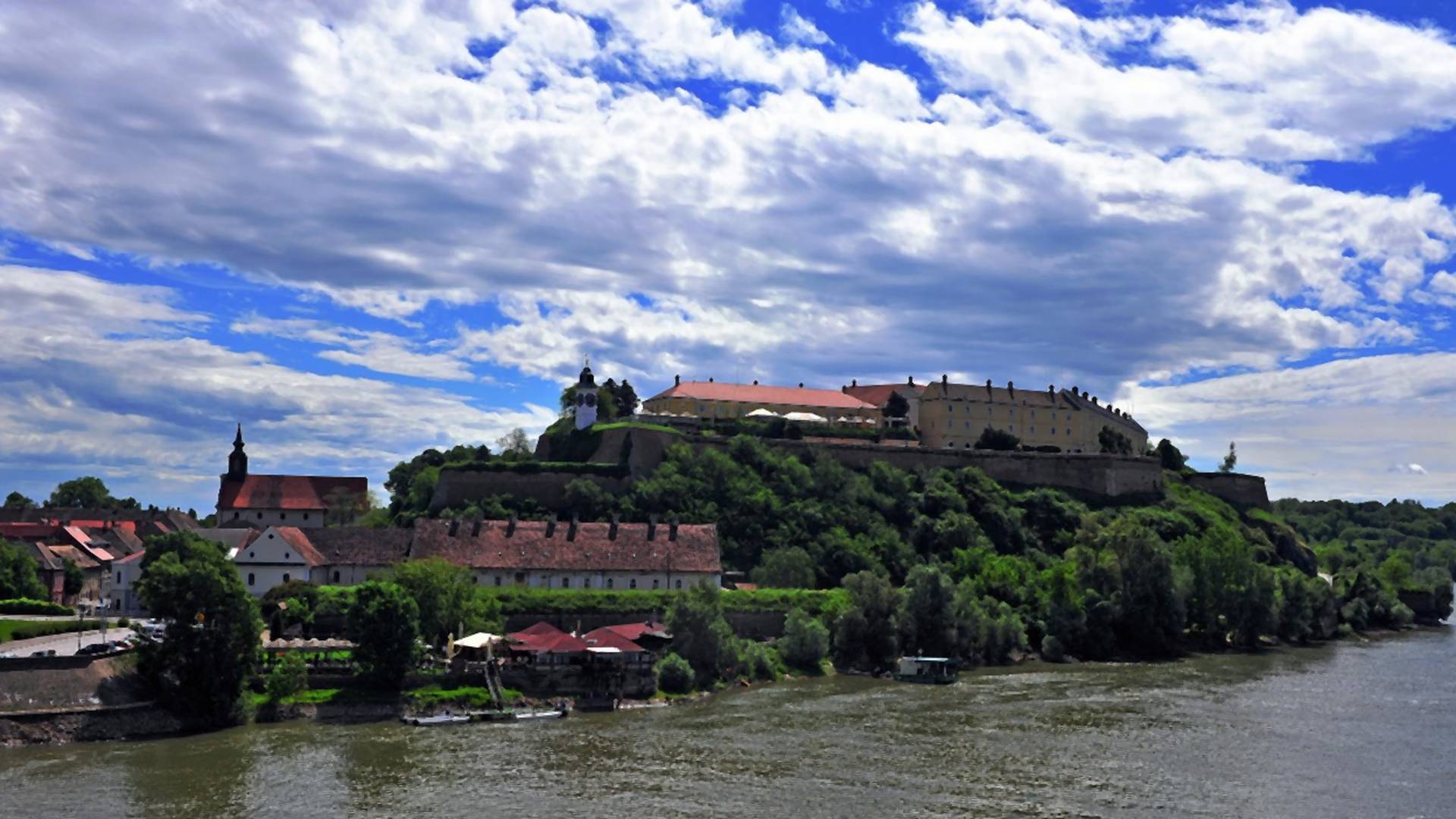 Prosidba na Petrovaradinskoj tvrđavi raznežila Novi Sad