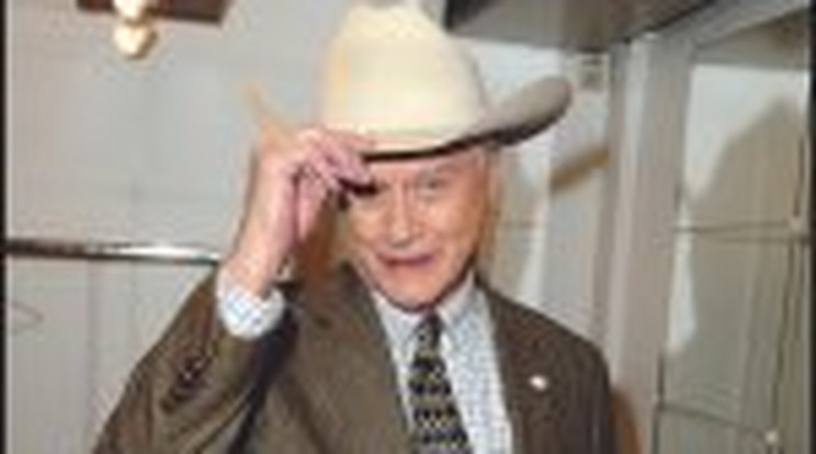 Kiárusítja Dallas-ereklyéit Larry Hagman