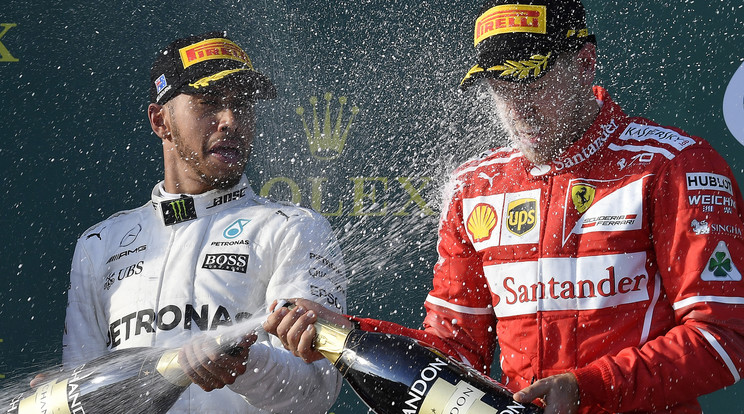 Lewis Hamilton
(balra) és Sebastian 
Vettel elképesztő 
különharcot vívhat 
idén, csapatuk anyagilag is megbecsüli őket /Fotó: afp