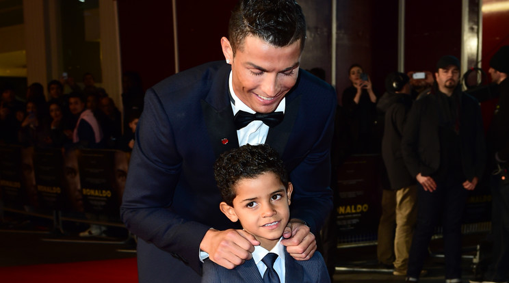 Ronaldo kisfia a tizenegyesrúgást magyarázta apjának az eredeti videóben /Fotó: Northfoto