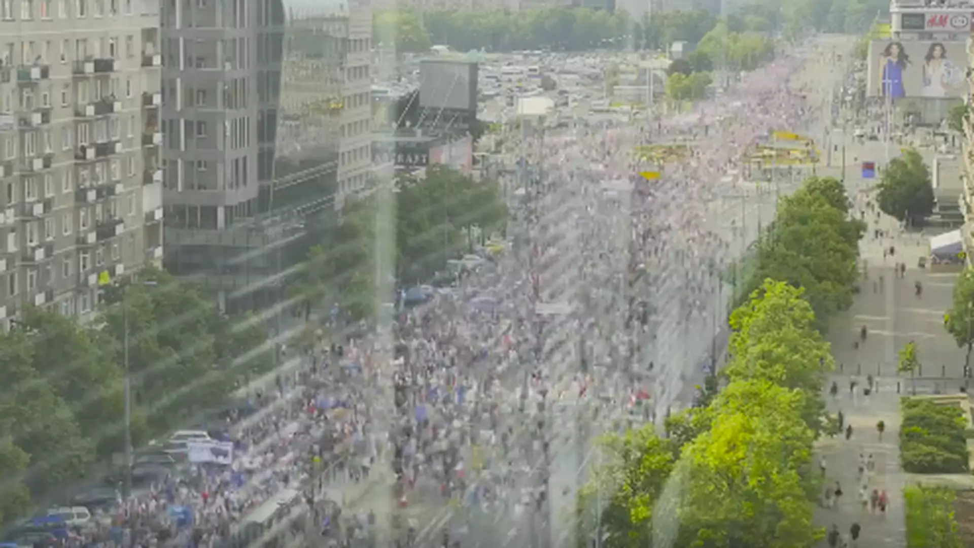 Tłumy na marszu KOD. Mamy wideo pokazujące, ilu was było!