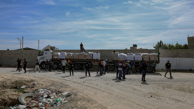 Pomoc humanitarna dotarła do Gazy. Do strefy wjechało 8 ciężarówek