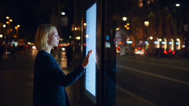 Od szybkiego internetu po autonomiczne pojazdy. Przewodnik po możliwościach technologii najnowszej generacji 5G