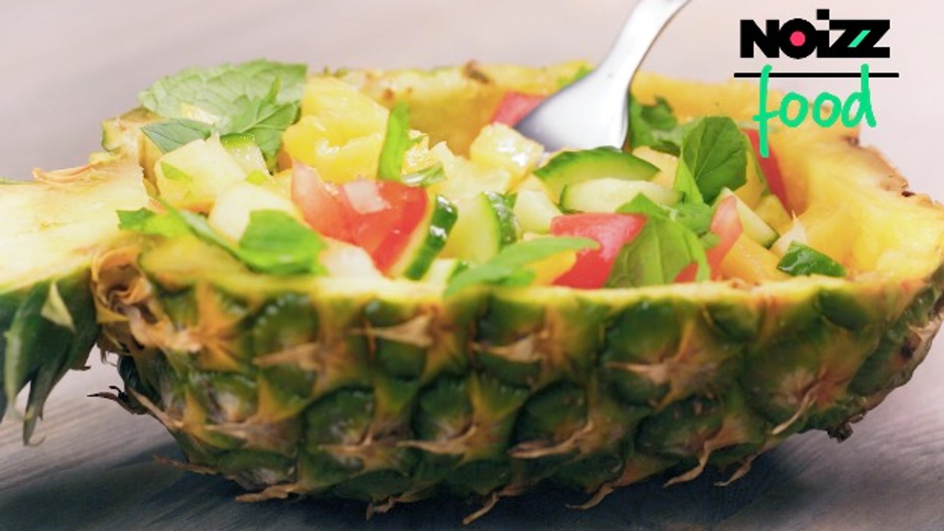 Food Video: Ananas-Salat - Noizz