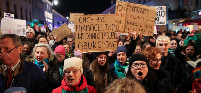 Projekty aborcyjne wracają do Sejmu. Dominikanin: prawo nie może być pisane pod katolików
