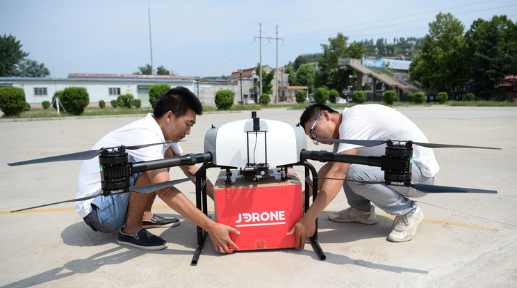 Ilyen és ehhez hasonló drónok dolgoznak a csomagkézbesítésen /Fotó: Northfoto