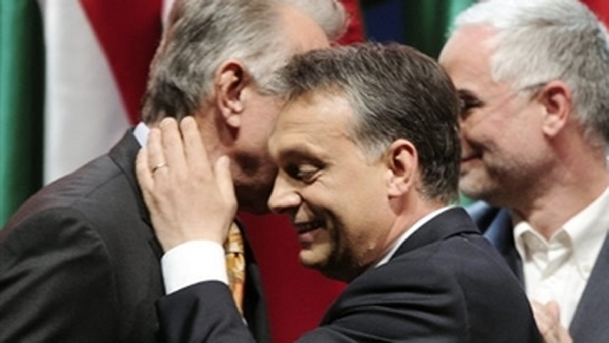 Centroprawicowy opozycyjny Fidesz zdobył po drugiej turze wyborów parlamentarnych na Węgrzech, dwie trzecie mandatów w nowym Zgromadzeniu Narodowym - podała komisja węgierska wyborcza 25 kwietnia.