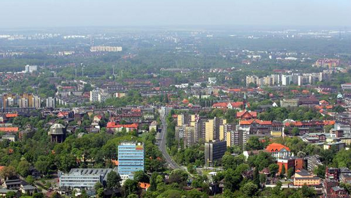 Ministrowie środowiska Polski i Czech - Andrzej Kraszewski oraz Tomasz Chalupa - zobowiązali się podjęcia działań zmierzających do poprawy jakości powietrza na Śląsku w obszarze przygranicznym. W czwartek w Pradze podpisali memorandum w tej sprawie.