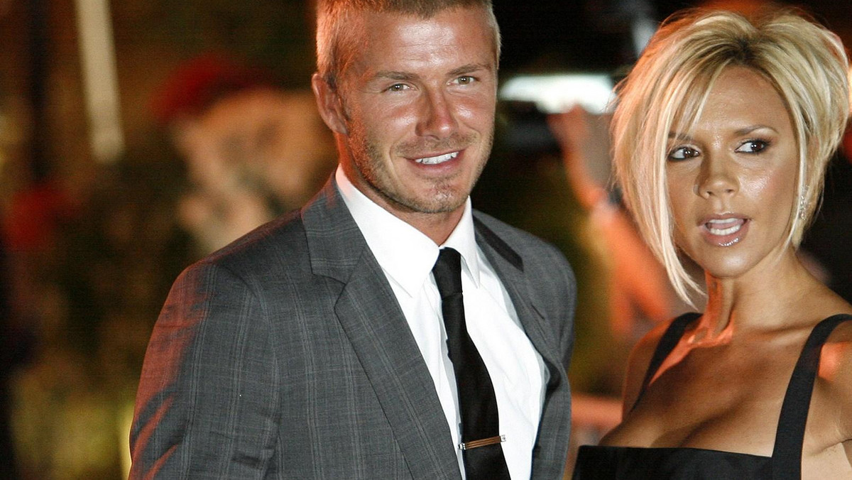 Jeden z najlepszych i najbardziej rozpoznawalnych brytyjskich piłkarzy ostatnich lat David Beckham zaproszony został, z małżonką Victorią, na ślub księcia Williama z Kate Middleton, który odbędzie się w Londynie 29 kwietnia.